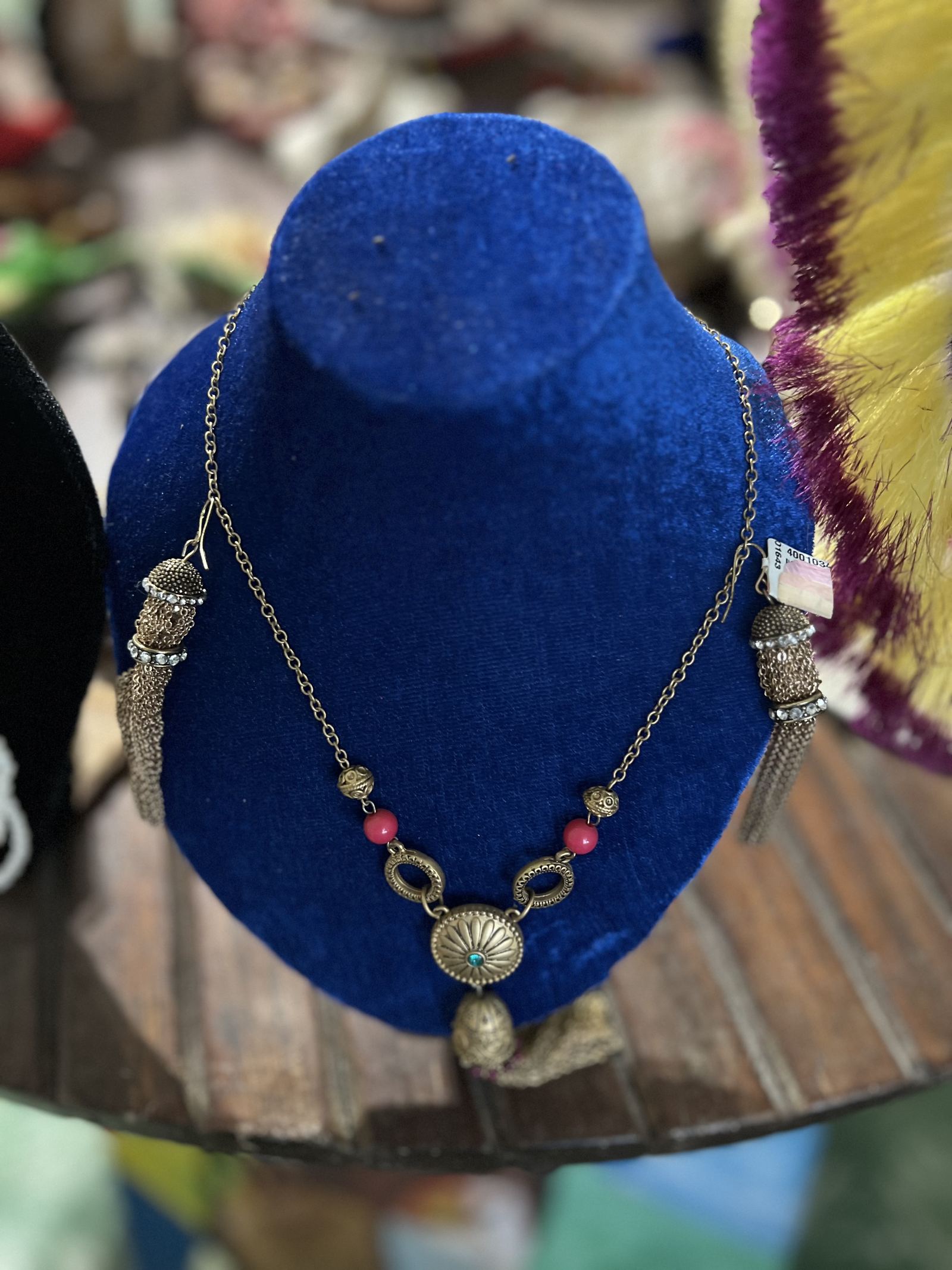 Collier à pampilles en métal argenté, perles rouges et turquoise